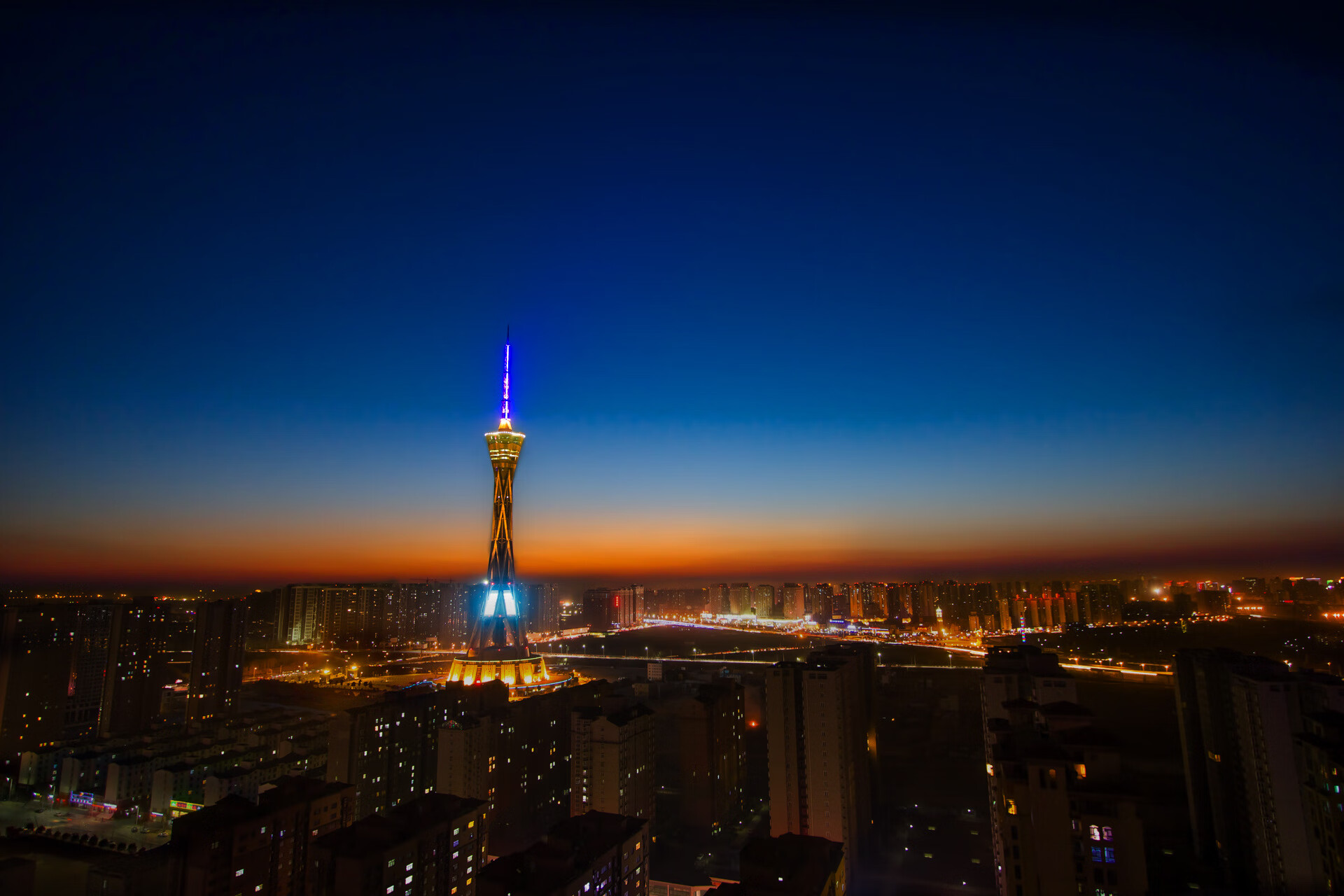 乐鱼体育App下载-林丹称羽毛球推广更需要家庭参与,林丹羽毛球的地位