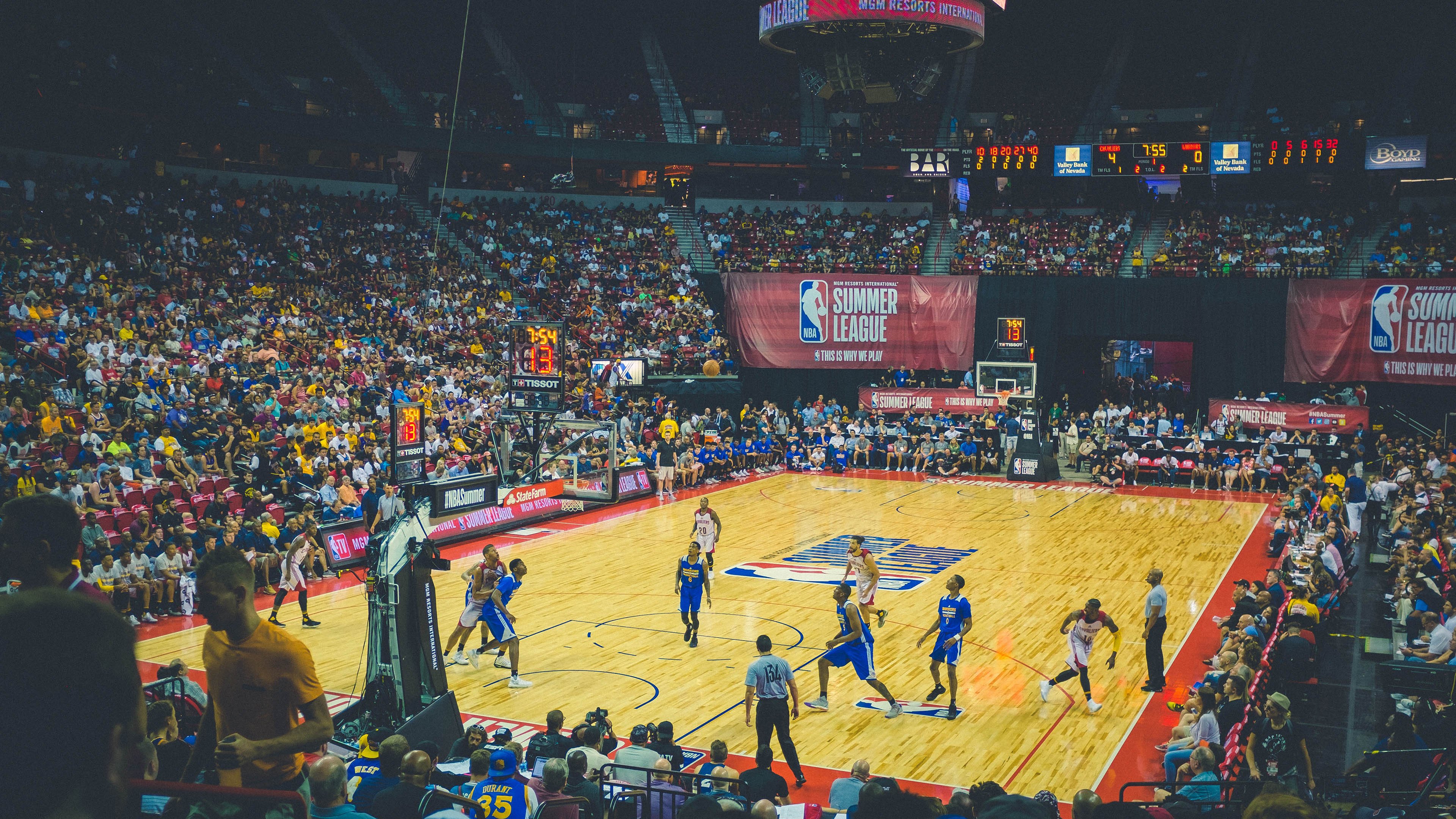 体育新闻中心提升赛事现场报道响应速度，体育新闻现场报道稿子